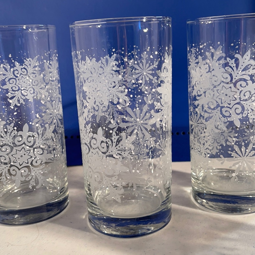 Snowflake drinking glasses